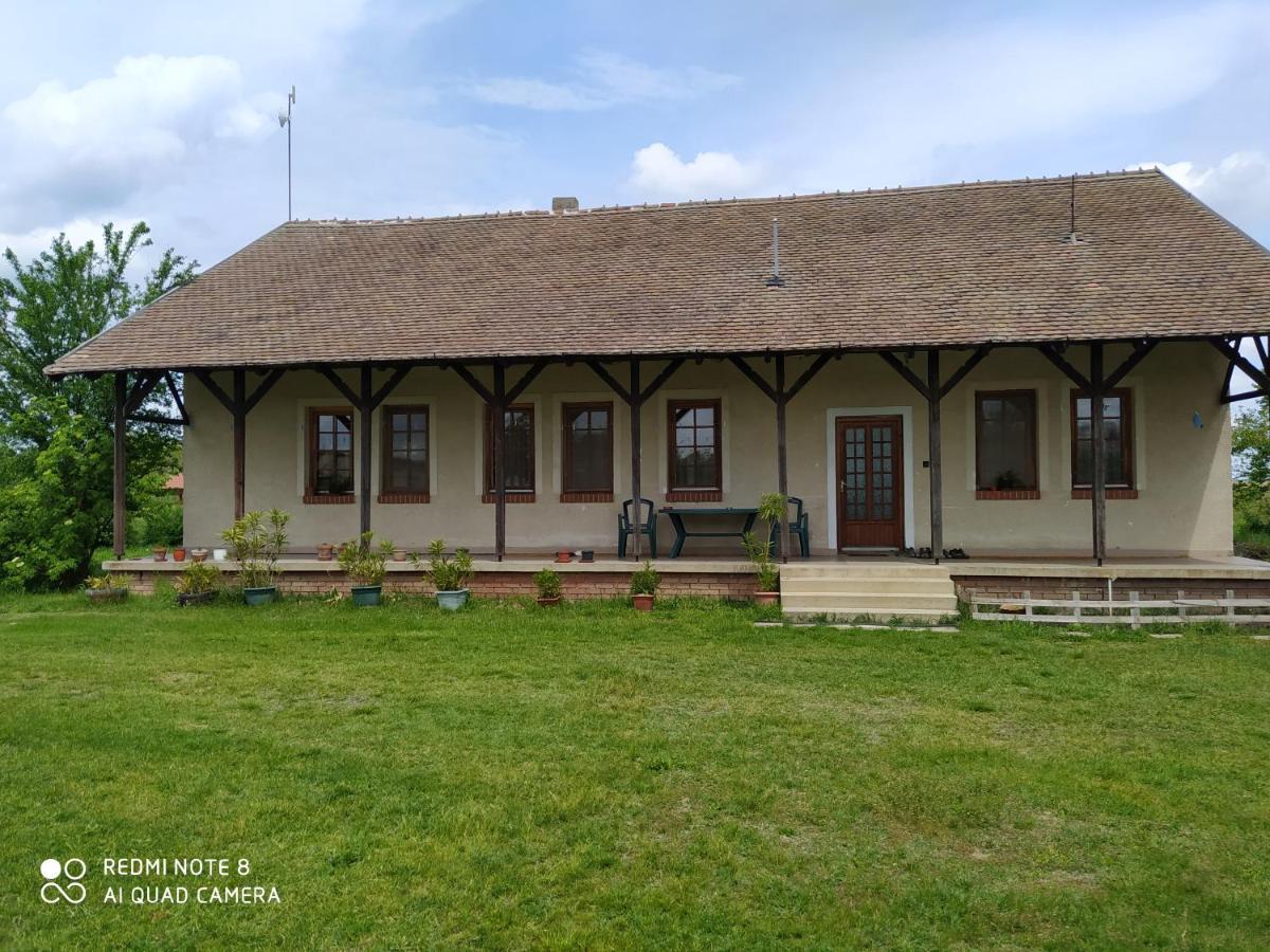 Napkelte Vendeghaz Apartment Seghedin Exterior foto