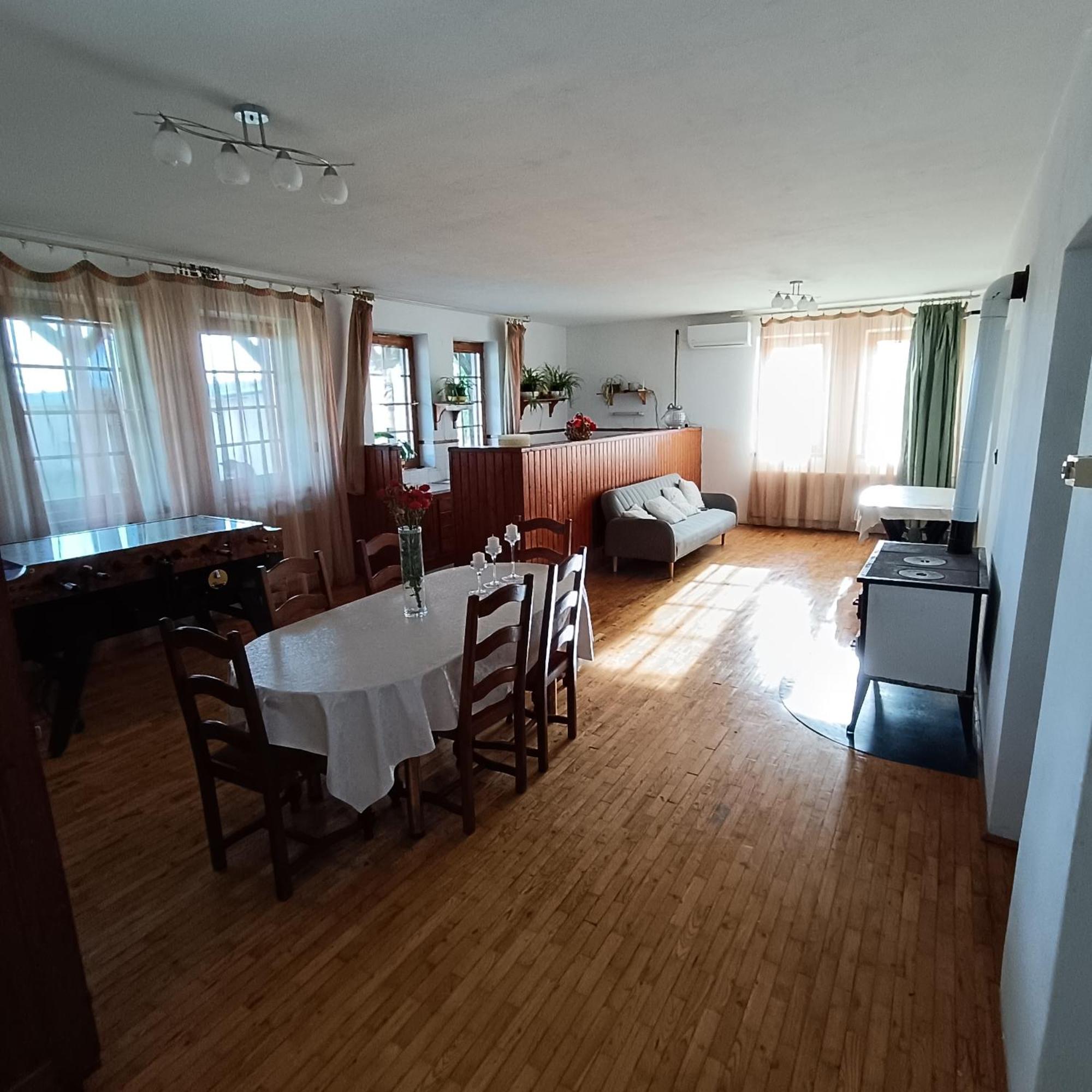 Napkelte Vendeghaz Apartment Seghedin Exterior foto