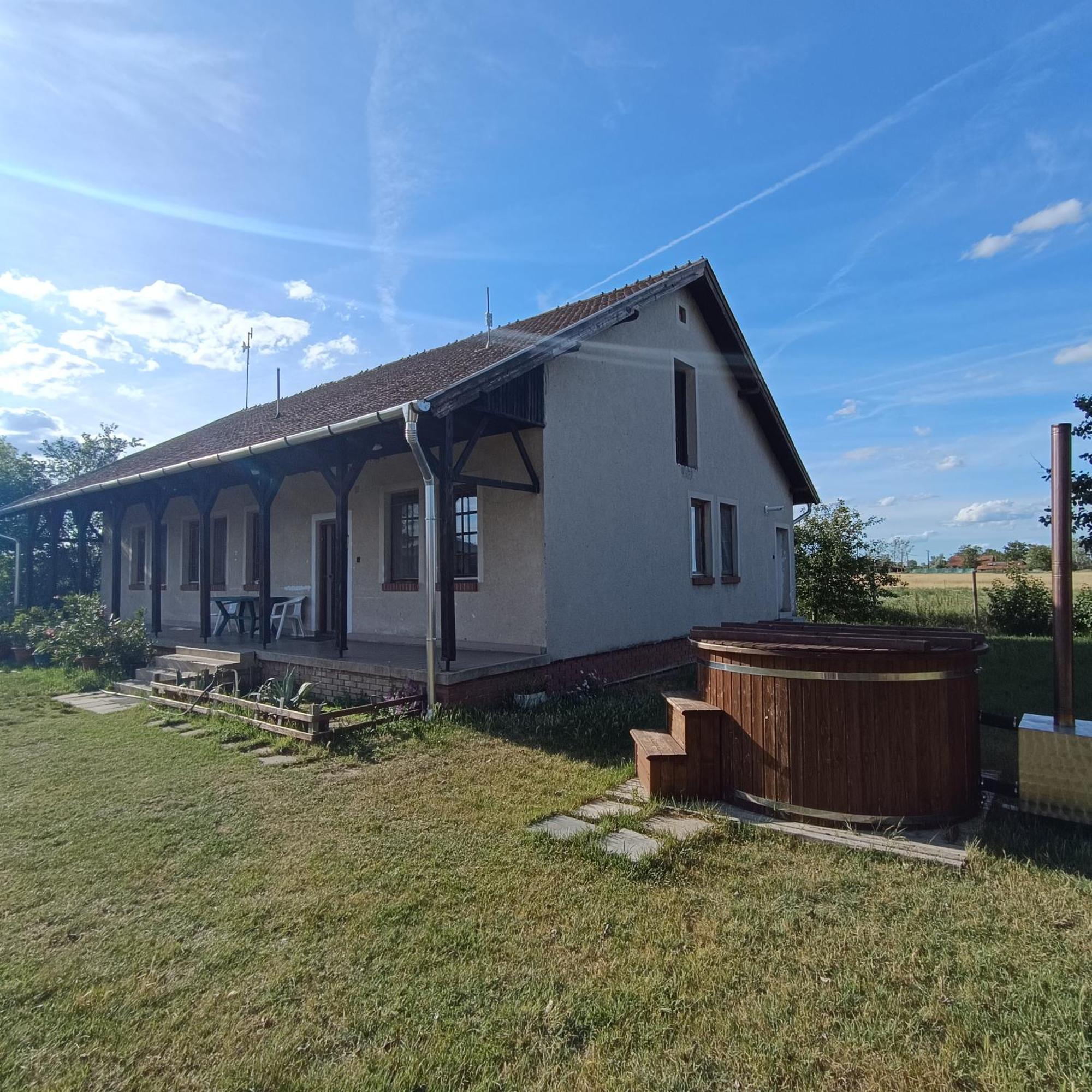 Napkelte Vendeghaz Apartment Seghedin Exterior foto